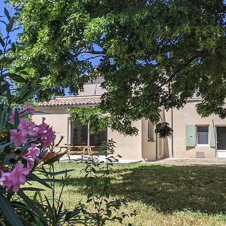 Rez-de-jardin Independant Dans Ferme Maraichere Bio Avec Grand Jardin Privatif Clos Et Arbore Holiday home *