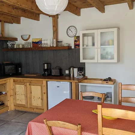Rez-de-jardin Independant Dans Ferme Maraichere Bio Avec Grand Jardin Privatif Clos Et Arbore * Crest