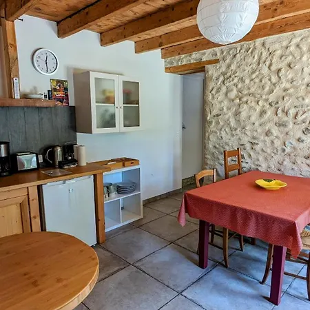 Rez-de-jardin Independant Dans Ferme Maraichere Bio Avec Grand Jardin Privatif Clos Et Arbore * Crest